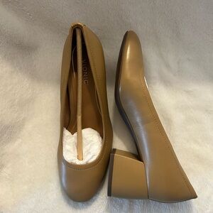 7.5M Vionic Carmel 2” Heels -Brand New, never worn